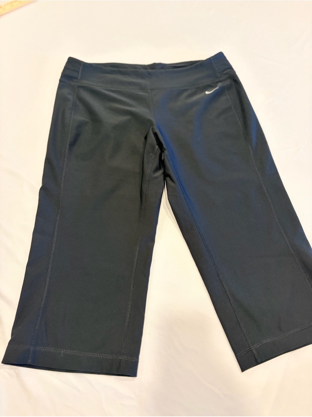 Nike Dri-FIT Women's Black Cropped Capri Leggings Size Large